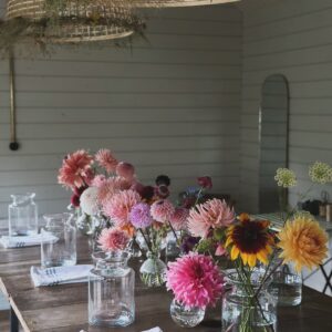 Taller floral con recolección de flores y confección de ramo o centro